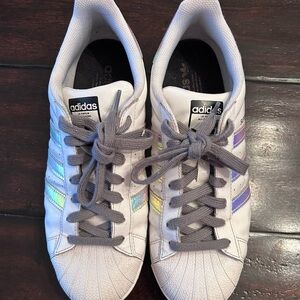 Ladies Adidas Sneakers with holographic stripes